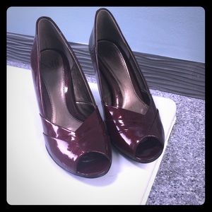 Women’s size 8M peep-toe pumps